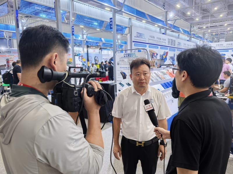 中拓徐总带队亮相第 138 届广交会！冷弯设备引全球关注，接受央视采访谈中国制造出海